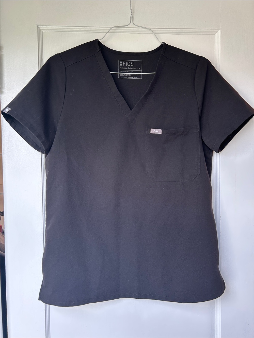 FIGS Black V-Neck Short Sleeve Scrub Top Size Medium